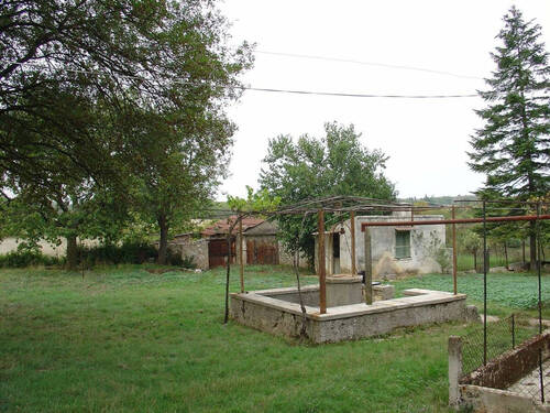 Grundstück mit Garten - Großzügiges Baugrundstück mit Altbeständen in zentraler Lage von Barban in Kroatien