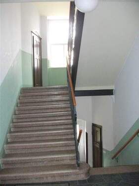 Treppenhaus - 3 Zimmer Etagenwohnung zur Miete in Chemnitz