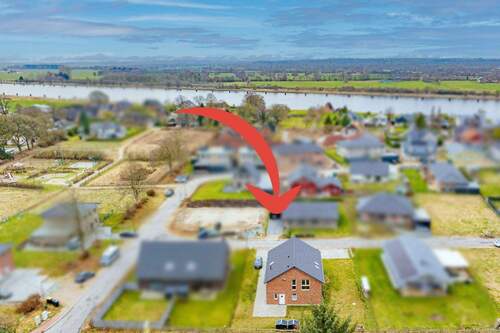 Luftaufnahme - Unten wohnen & oben vermieten: Neugebautes Zweifamilienhaus nahe des Nord-Ostsee-Kanals