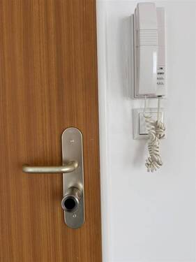 Scanner und Türöffner - 2 Zimmer Etagenwohnung in Coburg