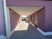 Durchgang - Haus und Garage - 