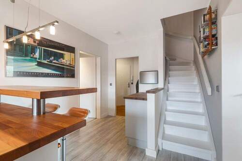 Treppe ins Dachgeschoss - 4 Zimmer Etagenwohnung in Pinneberg