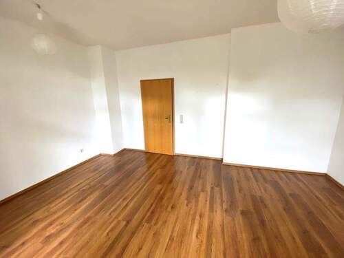 Wohnzimmer - 2 Zimmer Etagenwohnung zur Miete in Plauen