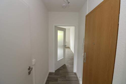 Flur - Etagenwohnung mit 55,30 m&sup2; in Freiberg zur Miete