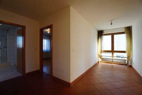 Diele mit Fliesenboden - 