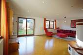 Wohn-/Esszimmer mit Korkboden - Doppelhaushälfte mit 156,00 m&sup2; in Riederich zum Kaufen
