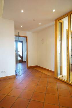 Diele mit Fliesenboden - 