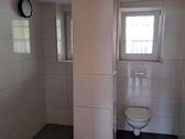 Duschbad und WC - 