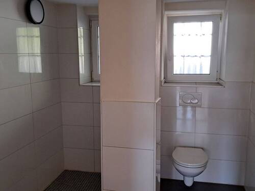 Duschbad und WC - 