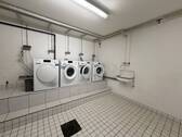 gemeinschaftlicher Wasch- und Trockenraum - 
