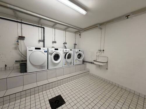 gemeinschaftlicher Wasch- und Trockenraum - 