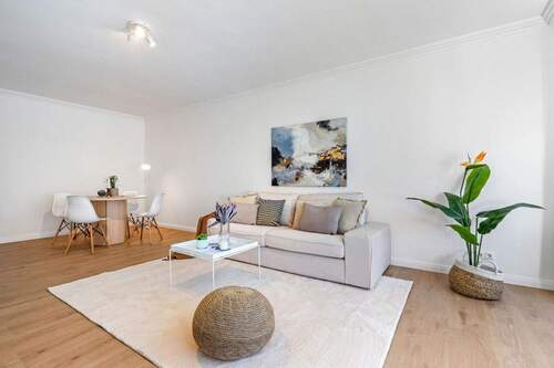 Wohnzimmer - 3 Zimmer Etagenwohnung zum Kaufen in Hamburg