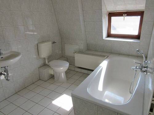 Bad untere Etage - 2 Zimmer Etagenwohnung in Oschatz