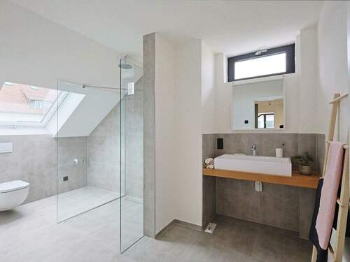 Hochwertiges Tageslichtbad - 