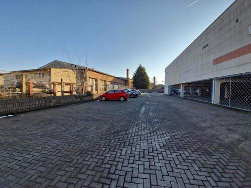 Freifläche mit Außenstellplätzen - Mehrfamilienhaus, Wohnhaus zum Kaufen in Mühlhausen