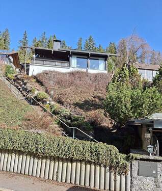 Blick von der Strasse - Einfamilienhaus mit 240,00 m&sup2; in Furtwangen zum Kaufen