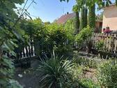 kleiner Garten vor dem Haus - 5 Zimmer Doppelhaushälfte zum Kaufen in Wallersdorf