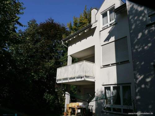 Hausansicht - 3,5 Zimmer Mietwohnung mit Balkon und Garage in Böhringen