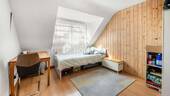 Wohnzimmer 1 - 3 Zimmer Etagenwohnung zum Kaufen in Stuttgart