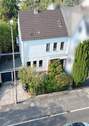Straßenansicht - Großzügiges Einfamilienhaus mit Garten und Balkon in zentraler Lage von Bonn-Duisdorf