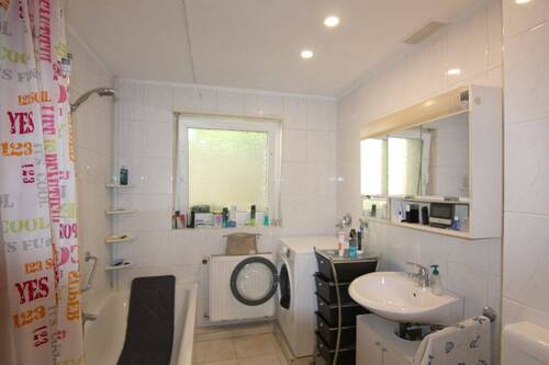 Bad - 3 Zimmer Etagenwohnung in Schönau