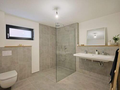 Hochwertiges Duschbad mit bodentiefer Dusche - 