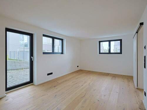 Helles, geräumiges Schlafzimmer mit Zugang zur zweiten Terrasse - 