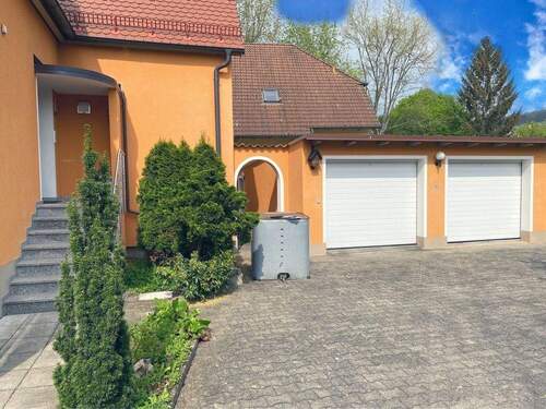 Einahrt_Garage - 7 Zimmer Mehrfamilienhaus, Wohnhaus zum Kaufen in Forchheim