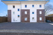 Straßenansicht und Eingangsbereich - 1 Zimmer Mehrfamilienhaus, Wohnhaus zum Kaufen in Westerrönfeld