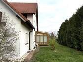 seitliche Hausansicht - 8 Zimmer Einfamilienhaus in Mainleus / Buchau