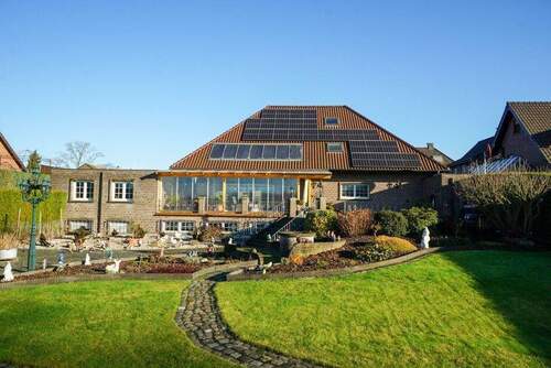 Kerken: Mehrgenerationenhaus - Kerken-Eyll: Hochwertiges Zweifamilienhaus in schöner Lage mit Traumgrundstück