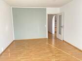 Wohnzimmer Richtung Flur.jpg - 3 Zimmer Etagenwohnung in Preetz