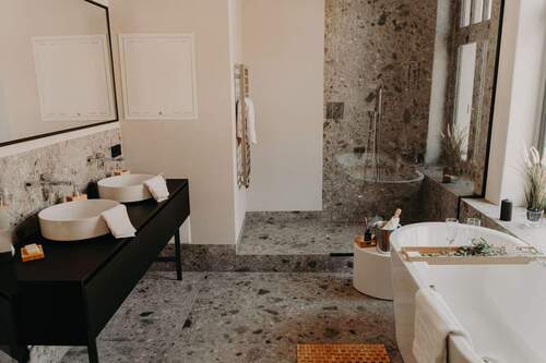 DAS MASTER BAD AUS STEIN - 