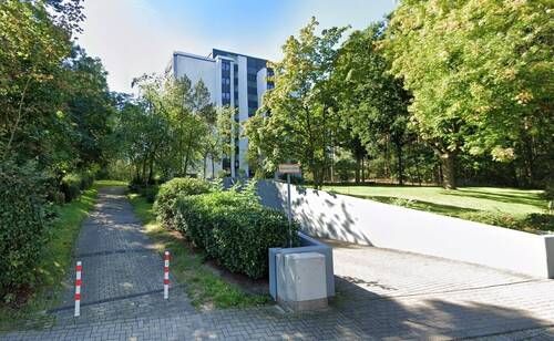 Hausansicht von der Straße - Großzügige Eigentumswohnung in ruhiger Lage von Celle-Klein-Hehlen ! 4-Zimmer mit 102m² - Sofort frei verfügbar !