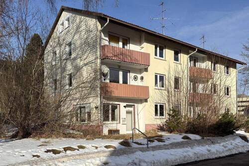 Balkonansicht - Aufteiler und Sanierer aufgepasst! Profi-Objekt für Komplettsanierung. Neun Wohnungen in Furtwangen