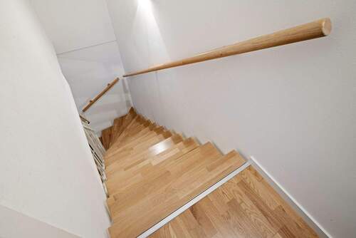 Treppe zum DG und zum weiteren 1/2 Zimmer - 