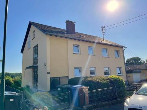 Hausansicht - Gemütliche 3-Zimmer-Dachgeschosswohnung in ruhiger Lage von Marienhausen