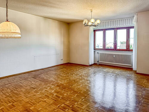 Wohnzimmer - Offenburg Oststadt: 3-Zimmerwohnung mit Balkon und Loggia