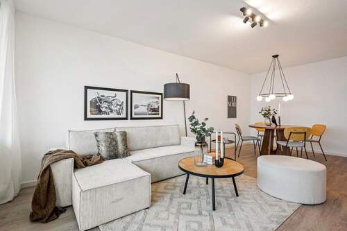 Wohnzimmer - Welch ein Ausblick! Einzugsfertige 3 Zimmer Eigentumswohnung in Taunusstein!