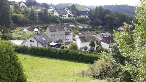 Wohnzimmeraussicht - 4 Zimmer Mehrfamilienhaus, Wohnhaus zum Kaufen in Lüdenscheid