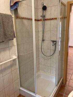 Dusche im Gäste-WC - 