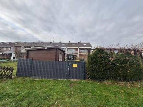 Blick vom Garten - Gartenhaus - Gartenansicht Haus - 3 Zimmer Reihenmittelhaus in Mönchengladbach