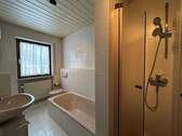 ... Badewanne und Dusche - 