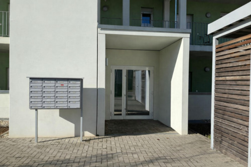 Hauseingangsbereich - 3 Zimmer Etagenwohnung zum Kaufen in Halle