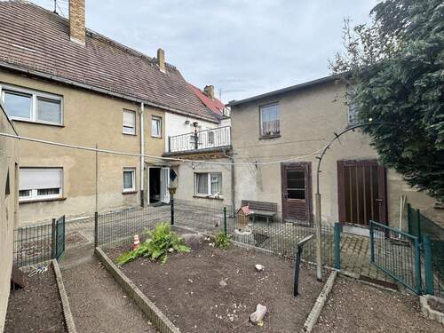 Hof und Gartenansicht - 