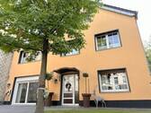 Fassade - 7 Zimmer Mehrfamilienhaus, Wohnhaus zum Kaufen in Mönchengladbach
