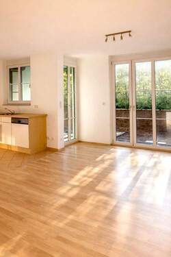 Wohn-/Essbereich - 2 Zimmer Etagenwohnung in Frankfurt am Main