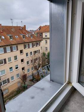 Ausblick und neue Dachspengler - 3 Zimmer Etagenwohnung in Stuttgart