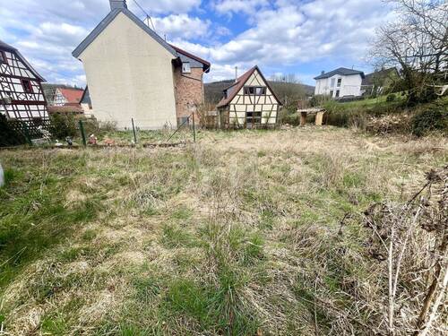 Großzügiger Garten - Mehrfamilienhaus, Wohnhaus mit 110,00 m&sup2; in Hofheim am Taunus / Lorsbach zum Kaufen