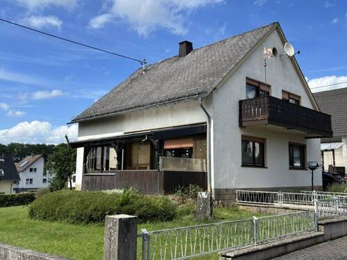 Seitenansicht - 6 Zimmer Einfamilienhaus zum Kaufen in Girkenroth